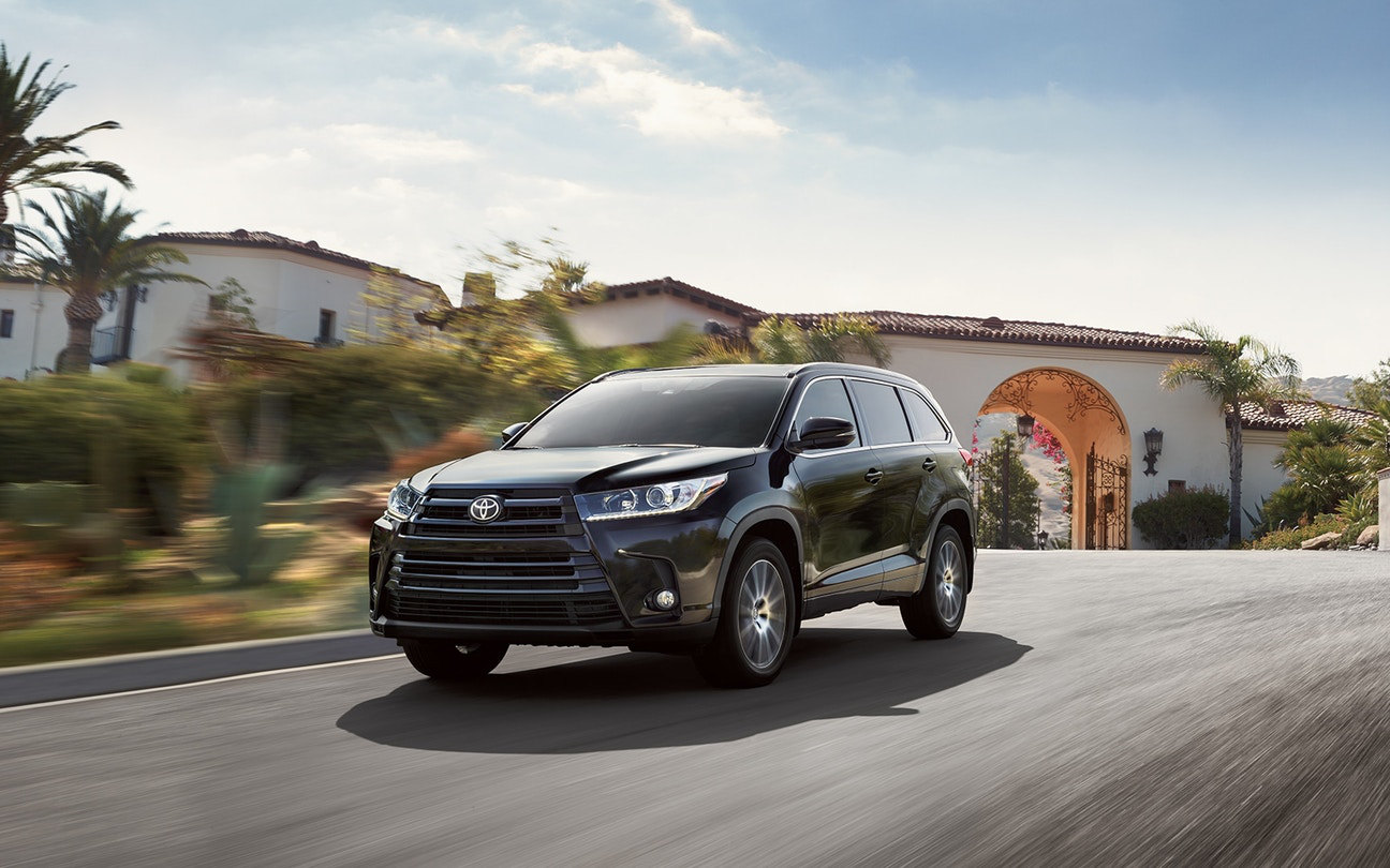 Comparison - Toyota Highlander XLE 2019 - vs - Lexus RX 350L Luxury ...